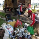 PASCA MAKAN BERAMI DINAS LH LAKUKAN PEMBERSIHAN SAMPAH – Dinas Lingkungan Hidup