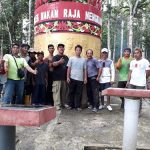 SAMBUT HARI JADI KOTA SANGGAU 402, DINAS LH LAKUKAN PENGECATAN DAN PEMBERSIHAN DI KOMPLEK MAKAM RAJA MENGKIANG – Dinas Lingkungan Hidup