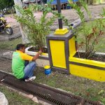 Sambut Festival Paradje Bidang Pertamanan Lakukan Pengecatan Komplek Kraton Surya Negara Sanggau – Dinas Lingkungan Hidup