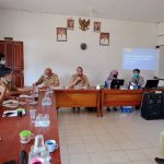 DESA KEBADU KEC. BALAI DIDATANGI TIM LAYANAN BERBANTUAN DARI DPMPTSP KABUPATEN SANGGAU