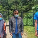 Prajurit Satgas Pamtas Yonif 642 Kapuas, Amankan Tiga PMI asal Lombok di Jalur Tak Resmi Entikong
