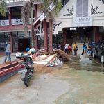 KERJA BAKTI MEMBERSIHKAN AREAL LOKASI GEDUNG BANGUNAN MAL PELAYANAN PUBLIK SANGGAU