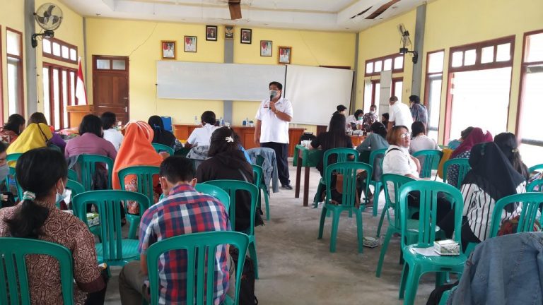 Pelatihan eHDW Kader Pembangunan Manusia (KPM) Cluster III di Kecamatan Sekayam Kabupaten Sanggau