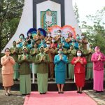 Tabur Bunga Di Taman Makam Pahlawan Harumkan Peringatan Hari Ibu