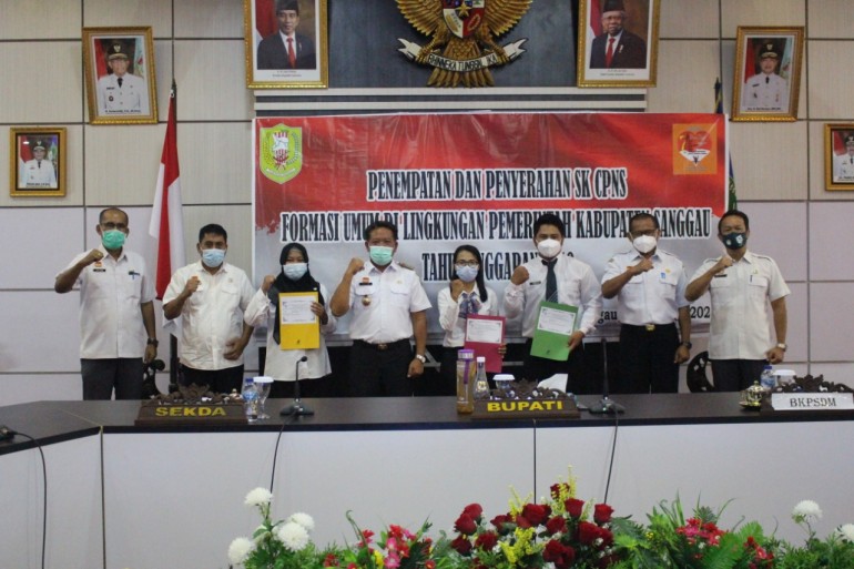 Bupati Sanggau Serahkan SK CPNS Formasi Umum, Ini Pesan Bupati Sanggau