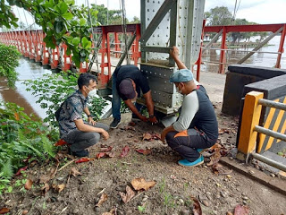 Jembatan Sekayam Rusak,Dinas BM SDA Gandeng Pihak Kementrian PUPR Lakukan Perbaikan