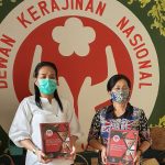 Dekranasda Sanggau Terima Lima Buku Pesona Baju Adat Pengantin Indonesia