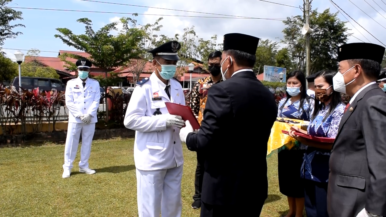Plt. KADIS Porapar menghadiri Pelantikan 72 Kepala Desa Kabupaten Sanggau 2021