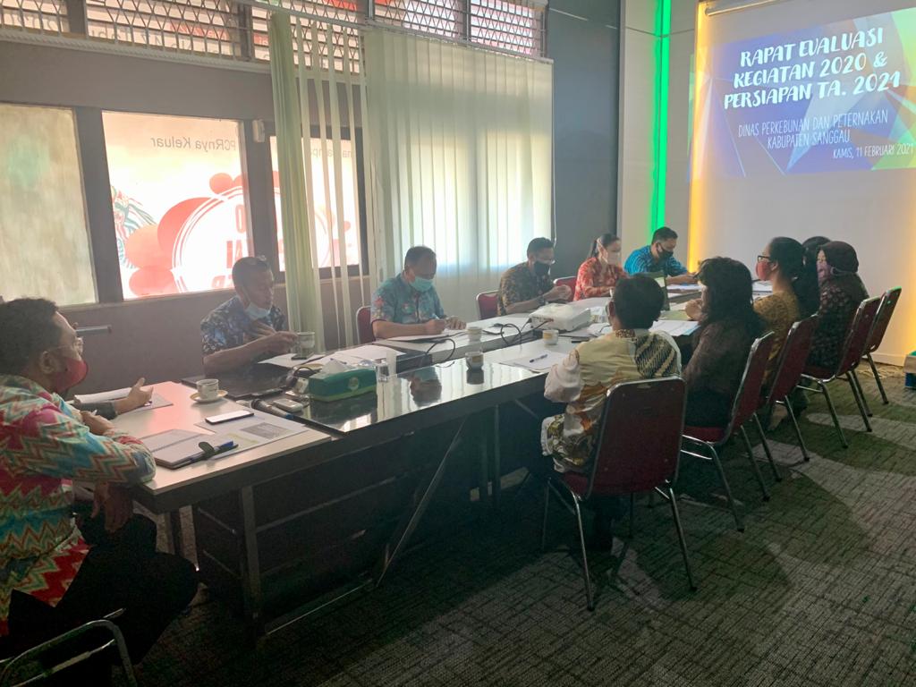 Rapat Evaluasi Kegiatan Tahun 2020 dan Persiapan Kegiatan Tahun Anggaran 2021 di Lingkup Dinas Perkebunan dan Peternakan Kabupaten Sanggau