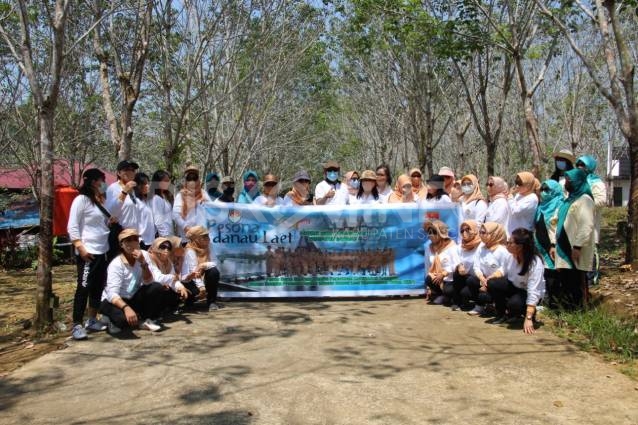 DWP Kabupaten Sanggau Mengadakan Outbond Di Danau Laet