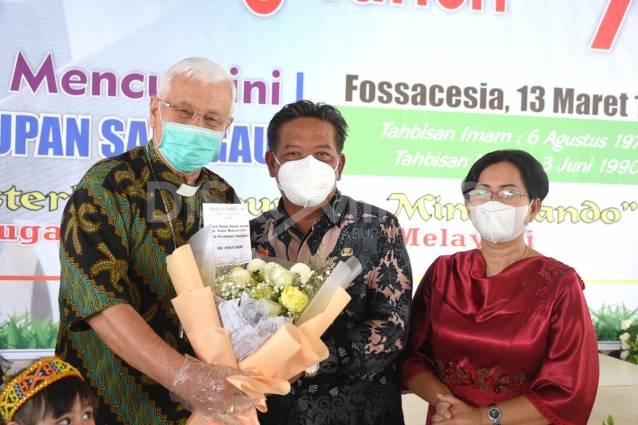 Bupati Sanggau Beserta Isteri Hadiri Acara Syukuran Ultah ke-75 Uskup Keuskupan Sanggau