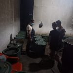 Petugas Polsek Tayan Hulu Grebek Rumah Kontrakan Produksi Miras
