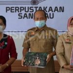 Launching Library Tour Dan Penyerahan Bantuan Buku Pesona Baju Adat Pengantin Indonesia Oleh Ketua Dekranasda Sanggau