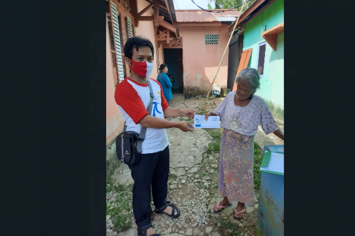 Yayasan Baitul Maal PLN Sanggau salurkan bantuan warga kurang mampu