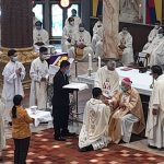 Uskup Mencuccini Tahbiskan Dua Pastor Baru di Sanggau