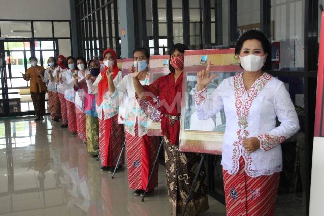 Peringati Hari Kartini, Ketua TP PKK Sanggau Ajak Kaum Perempuan Untuk Tetap Kuat dan Semangat Lawan Pandemi Covid-19