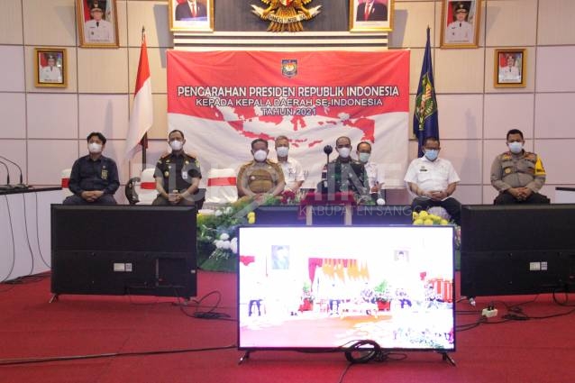 Bupati Sanggau Mengikuti Pengarahan Presiden RI Kepada Kepala Daerah Se-Indonesia Secara Virtual