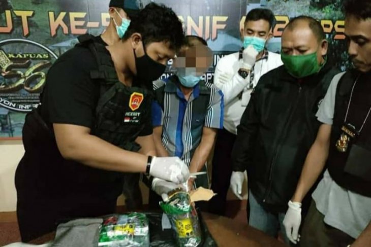 Satgas Pamtas gagalkan penyelundupan 1,7 kg sabu di Sanggau