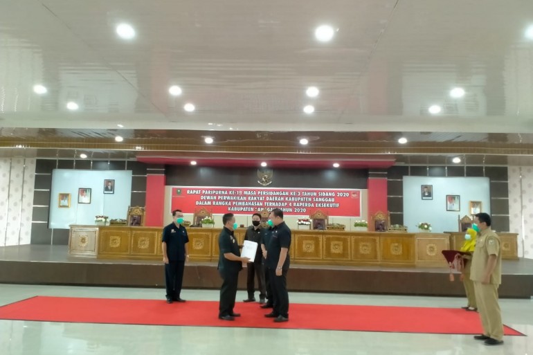 Rapat Paripurna DPRD Sanggau Dalam Rangka Pembahasan Empat Raperda Eksekutif