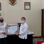 DINSOSP3AKB Kab Sanggau Terima Penghargaan dari KPPAD Prov Kalbar