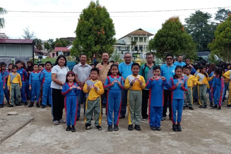 Dinas Dukcapil Sanggau Terbitkan 290 KIA Siswa-siswi SDN.08 Sanggau