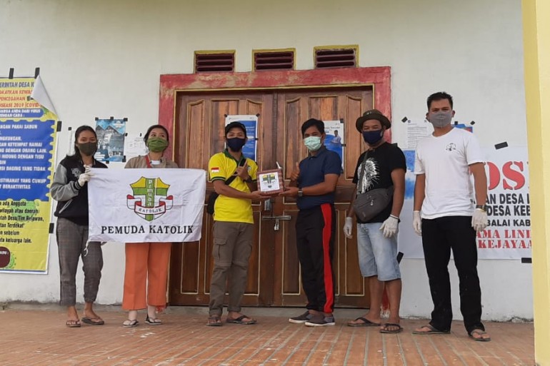 Pemuda Katolik Salurkan Bantuan Hand Soap dan Serbet Ke 12 Desa Se Kecamatan Balai
