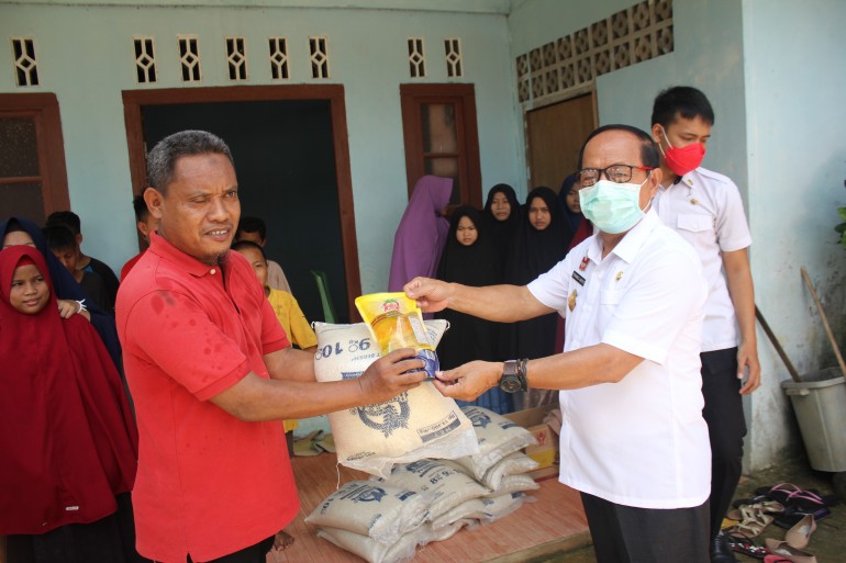Dampak Wabah Corona, Wabup Sanggau Berikan Bantuan ke Yayasan Hidayatullah