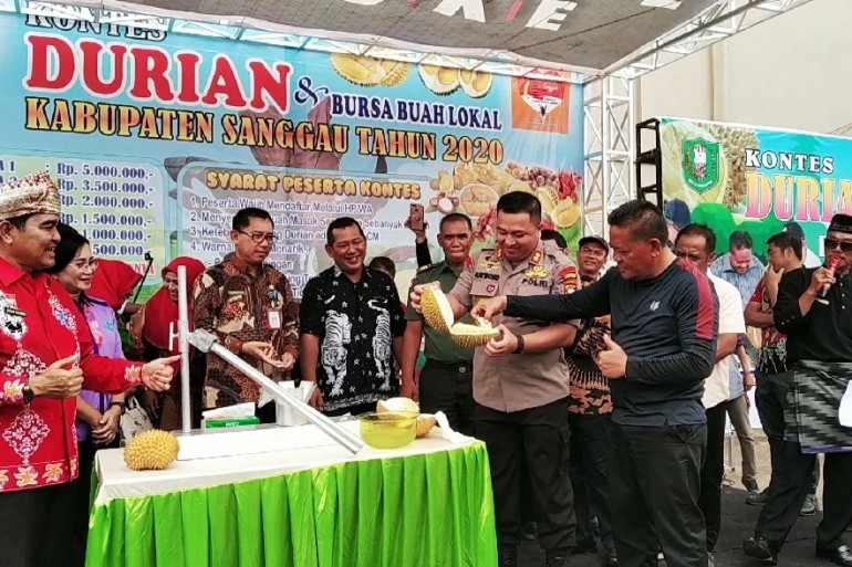 Buka Kontes Durian, Bupati Pesan Jaga Hutan Tembawang dan Lestarikan Buah-buahan Lokal