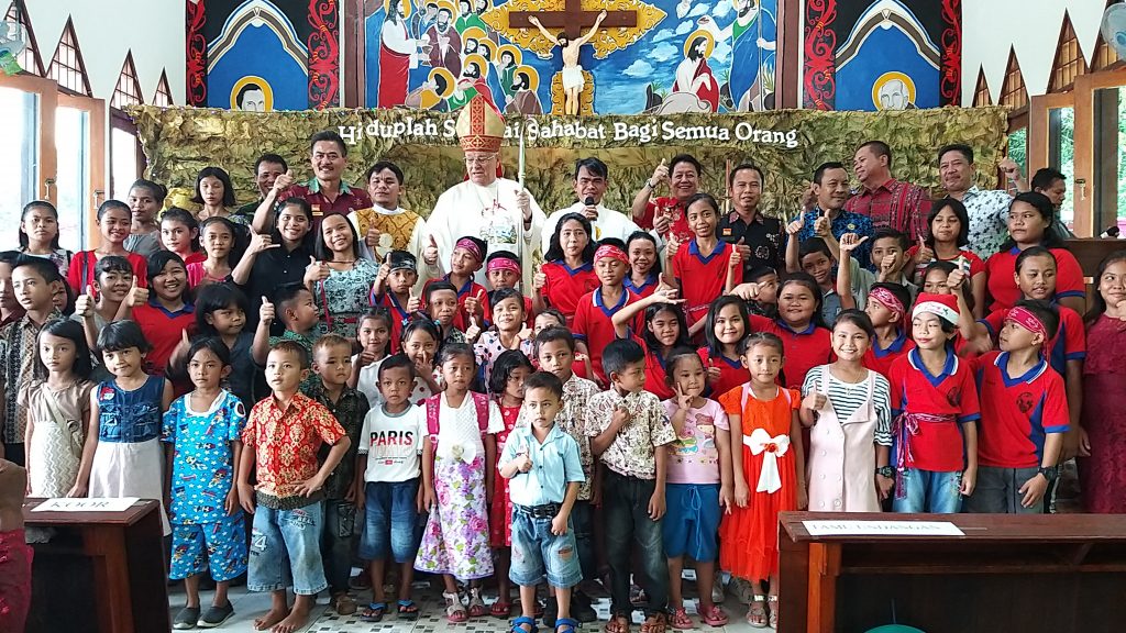 Kepala DPM Pemdes mewakili Bupati Sanggau menghadiri Safari Natal Umat Katolik di Kec. Bonti