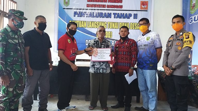Plt. Kadis DPM Pemdes hadiri Penyaluran Bantuan Langsung Tunai Dana Desa (BLT DD) Tahap 2 Desa Pandu Raya Kecamatan Parindu