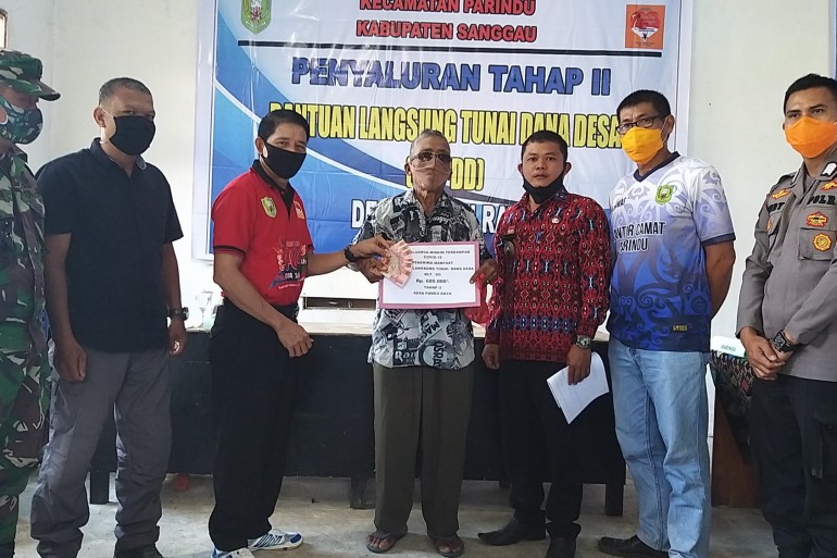Plt. Kadis DPM Pemdes hadiri Penyaluran Bantuan Langsung Tunai Dana Desa (BLT DD) Tahap 2 Desa Pandu Raya Kecamatan Parindu