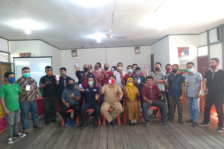 Training of Trainer (ToT) Aplikasi Desa Melawan Covid (eDMC) dan Aplikasi Human Development Worker (eHDW) di Gedung Pertemuan Kecamatan Kembayan
