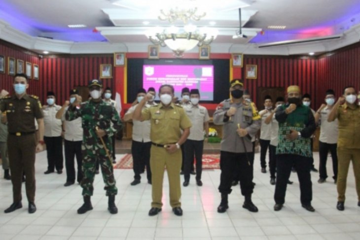 Paolus Hadi kukuhkan pengurus FKDM Kabupaten Sanggau