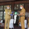 Bupati Sanggau Terima Bantuan Ambulance Infeksius dan Oxygen Concentrator Dari Gubernur Kalbar