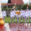 Bupati Sanggau Pimpin Upacara Penurunan Bendera Merah Putih Di Halaman Kantor Bupati Sanggau