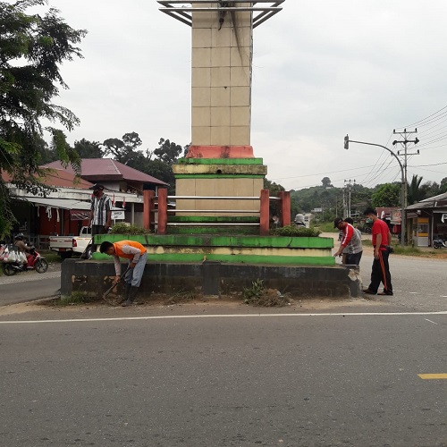 Sambut HUT RI Ke-76, DLH Sanggau Percantik Kota – Dinas Lingkungan Hidup