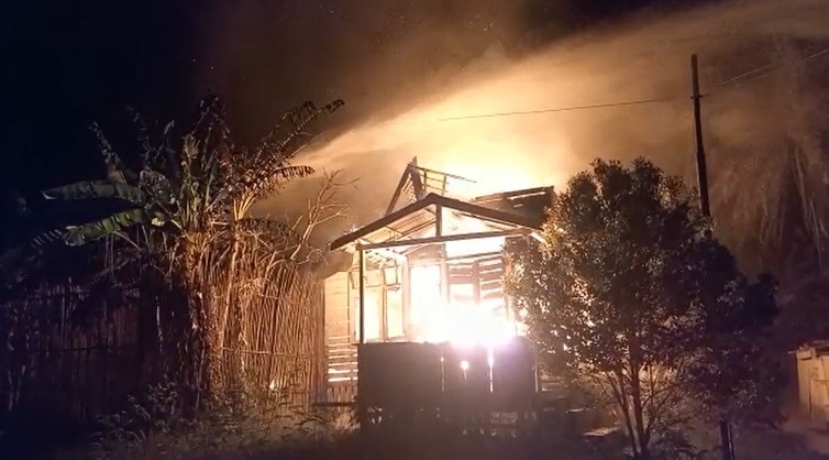Satu Unit Rumah Asrama Polisi di Sanggau Terbakar