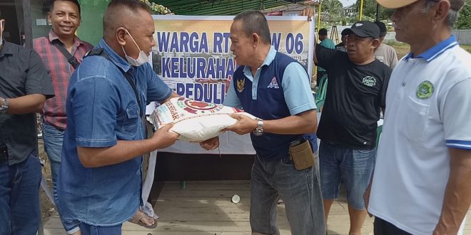 RT 15 Bunut Serahkan Paket Sembako ke Posko ‘Sanggau Bersatu’ – Kalimantan Today