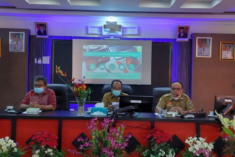 Bappeda Kabupaten Sangggau Menyelenggarakan Pelatihan Penggunaan Aplikasi SIMDALIDA