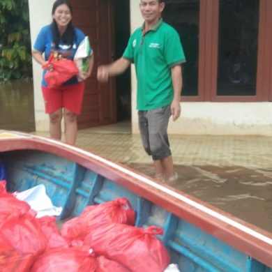 Peduli Warga Korban Banjir, YBS Tayan Hilir Salurkan Bantuan
