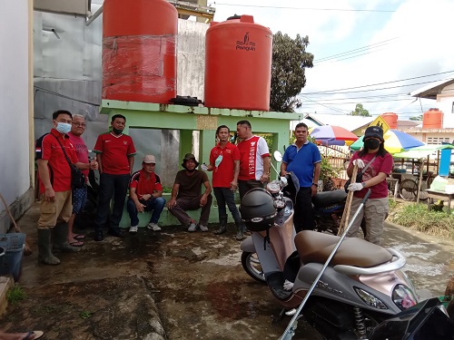 Jaga Kebersihan Pasar Sentral dan Jarai DLH Sanggau Bersama PDKS Lakukan Kerja Bakti Bersama – Dinas Lingkungan Hidup