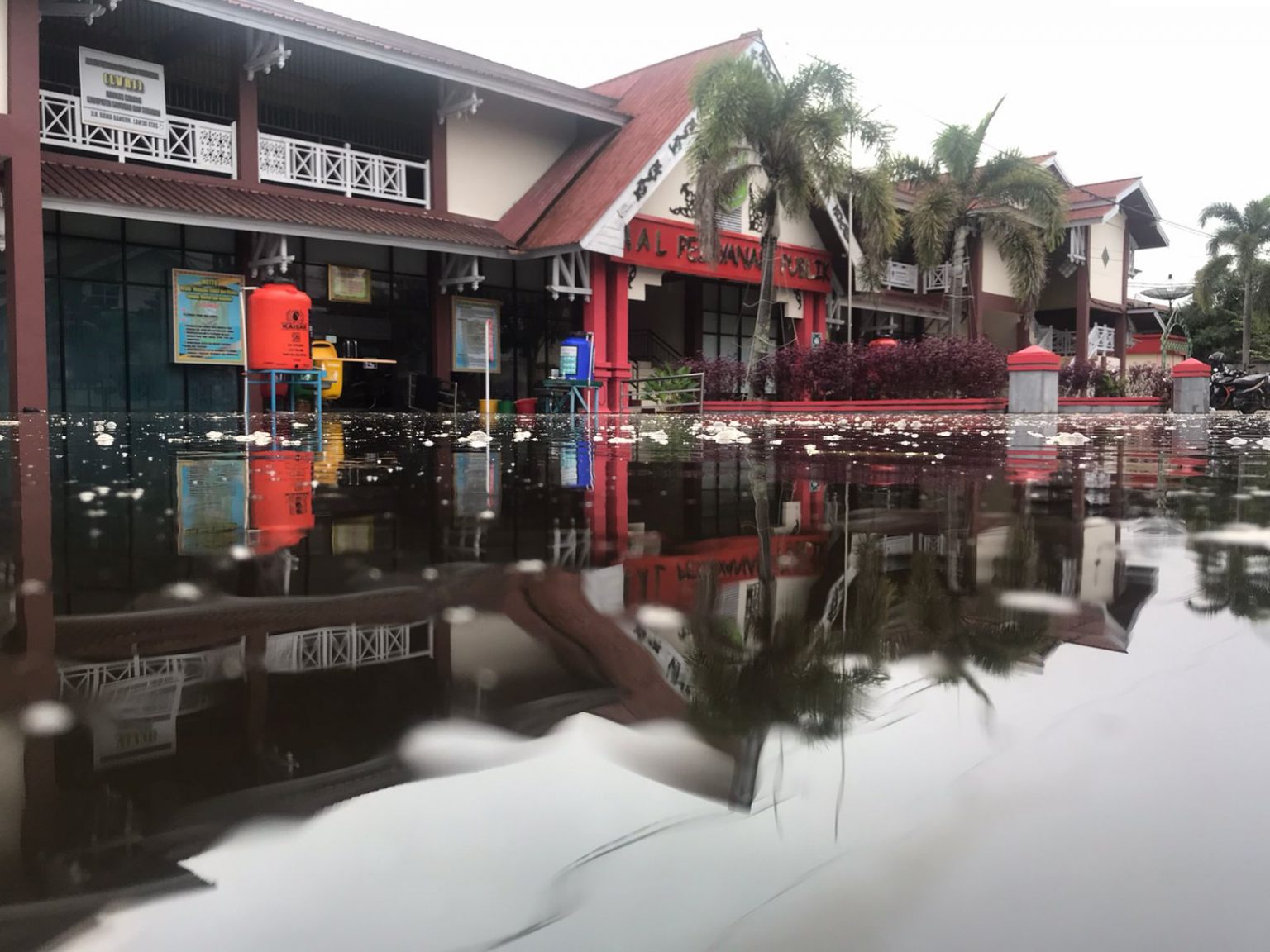Mal Pelayanan Publik (MPP) Kabupaten Sanggau Dilanda Banjir – DPMPTSP Mal Pelayanan Publik (MPP) Kabupaten Sanggau Dilanda Banjir – DPMPTSP
