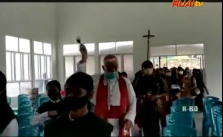 Uskup Sanggau Berkati Aula Paroki dan Sekretariat OMK Kembayan – VIDEO