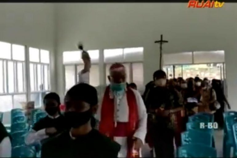 Uskup Sanggau Berkati Aula Paroki dan Sekretariat OMK Kembayan – VIDEO