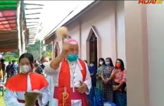 Uskup Sanggau Berkati Gereja Katolik Stasi Ampar – VIDEO