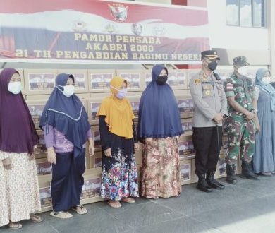 Kapolres Salurkan Bantuan dari Pamor Persada AKABRI 2000 ke Enam Kecamatan di Sanggau – Kalimantan Today