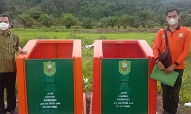 Dukung Pengelolaan Sampah di Rumah Sakit Daerah Temenggung Gergaji DLH Sanggau Serahkan Bantuan TPS Fibers – Dinas Lingkungan Hidup