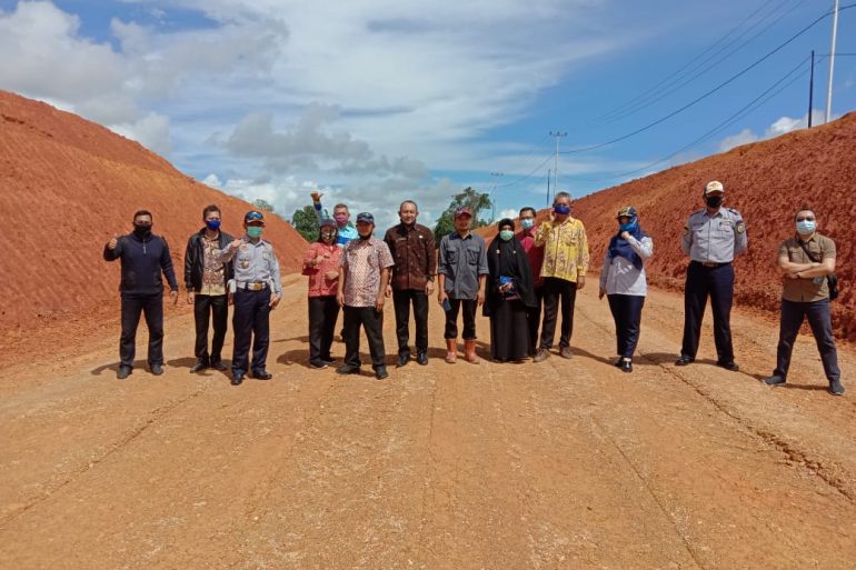 Peninjauan Lapangan Lokasi Rencana Pengalihan Ruas Jalan Tayan- Meliau PT.Bintang Tayan Mineral di Kec.Tayan Hilir – Dinas Perhubungan