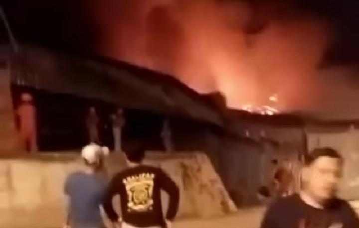 Gudang Kelapa Sawit di Tayan Terbakar