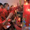 Saat Wali Kota Singkawang Tjhai Chui Mie ibadah Imlek bersama keluarga